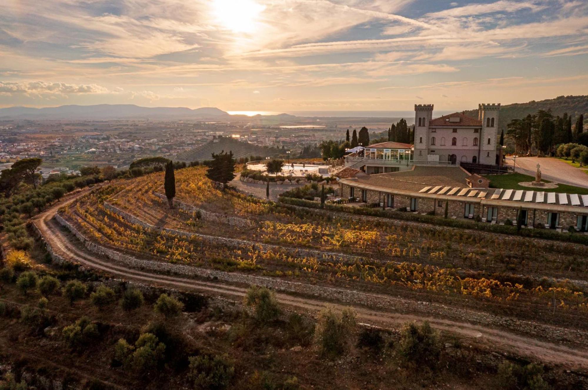 Castello Bonaria Wine & Hotel 4*
