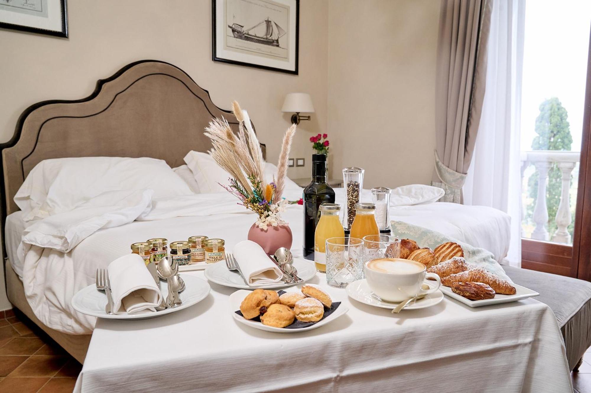 Castello Bonaria Wine & 4*